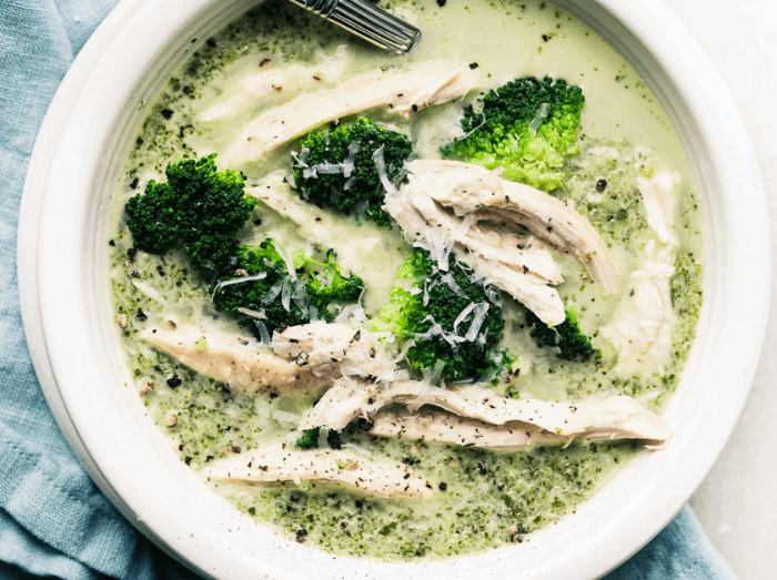 La soupe de poulet aux brocolis et parmesan